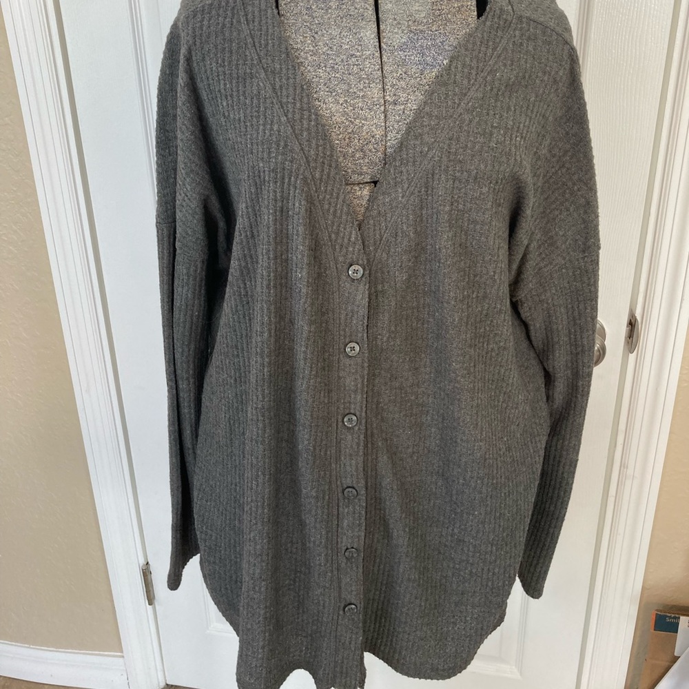 Isaac Mizrahi Button up waffle women’s knit